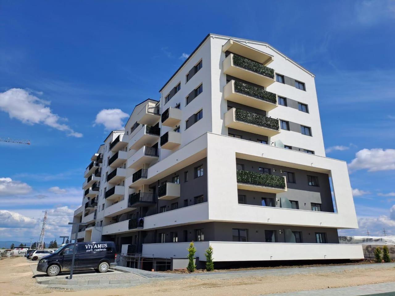Mountain Breeze Luxury Apartment Ac & Parcare Privata Brasov Ngoại thất bức ảnh