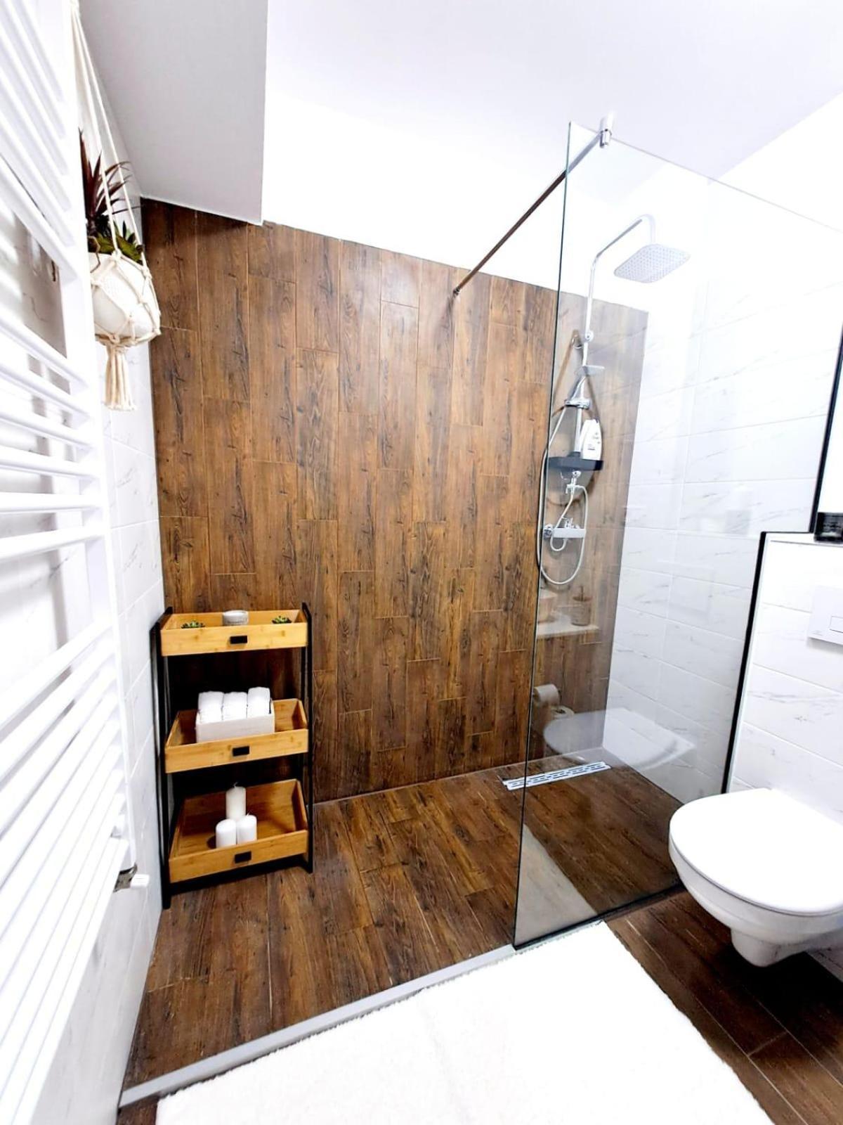 Mountain Breeze Luxury Apartment Ac & Parcare Privata Brasov Ngoại thất bức ảnh