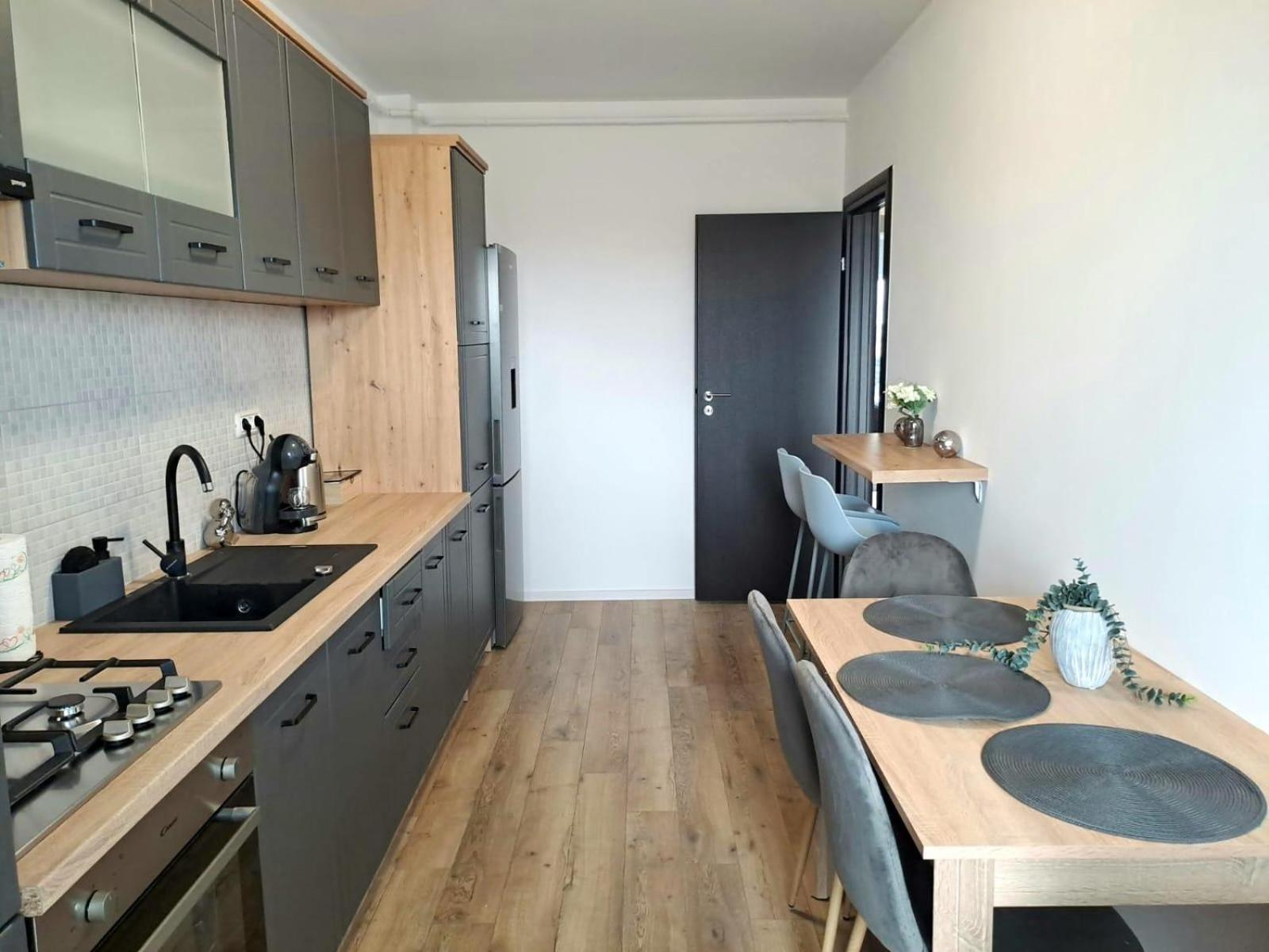 Mountain Breeze Luxury Apartment Ac & Parcare Privata Brasov Ngoại thất bức ảnh