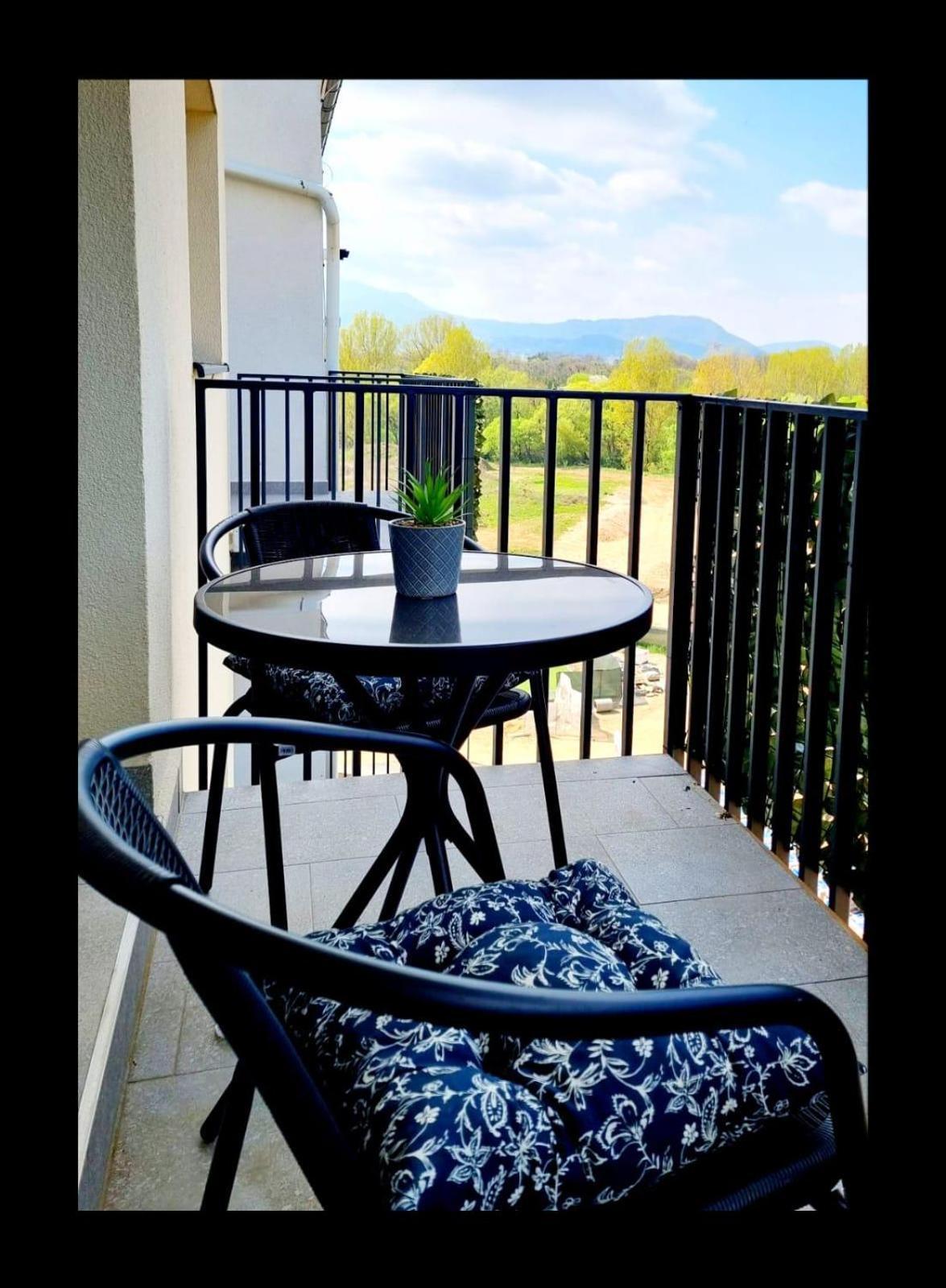 Mountain Breeze Luxury Apartment Ac & Parcare Privata Brasov Ngoại thất bức ảnh